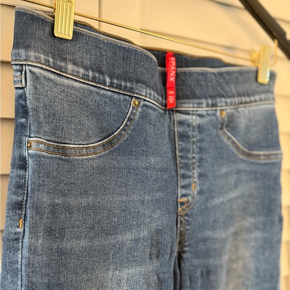 💙 SPANX Shape & Lift Distressed Skinny Pull On Medium Blue Wash Jeans Size Small - Picture 6 of 9